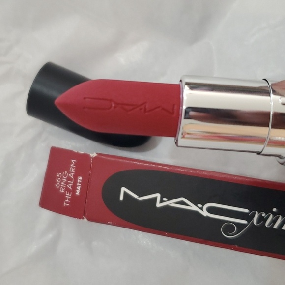 MAC cosmetics ring the alarm macximal matte lipstick brand new - Picture 7 of 10